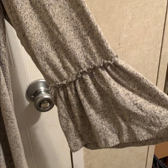 Bell sleeve top - Picture 4 of 4